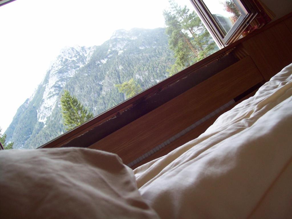 Hotel Pension Schweizerhof Leutasch Room photo